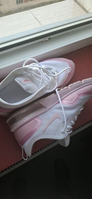 Adidași Nike folosiți puțin la sală