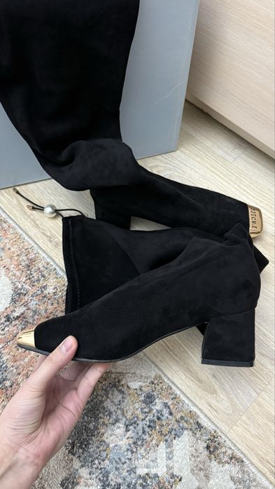 женская обувь.