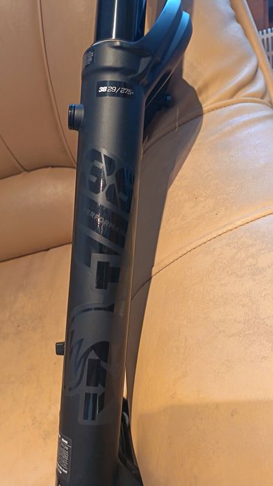 Вилка Fox Racing Shox 38 A Float 29" Performance 170