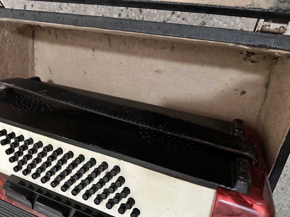 Акордеон с куфар - свири отлично, без капак