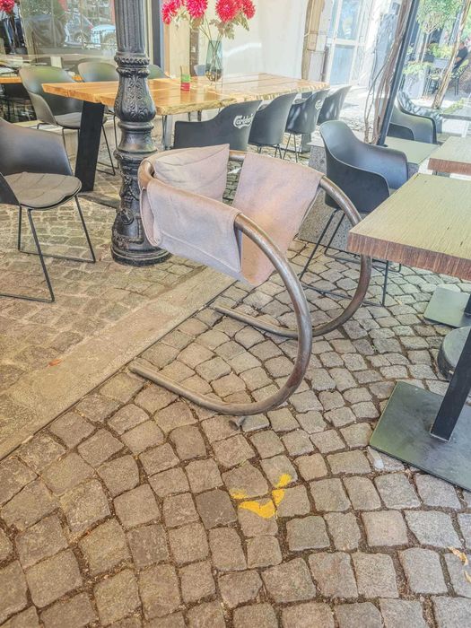 Столове Byron Botker