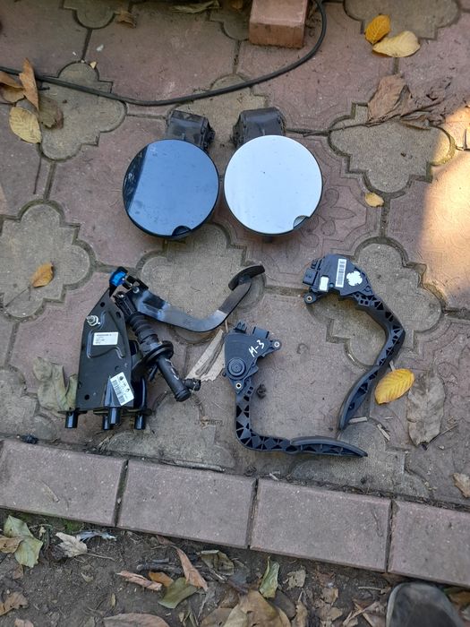 Megane 3 suport baterie / filtru si alte piese