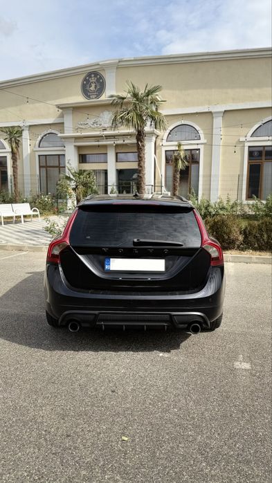 Volvo V60 R-Design 1.6 T4 Benzină