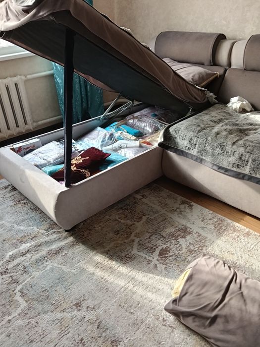 Продам диван, угловой.