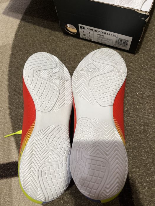 маратонки adidas за футбол