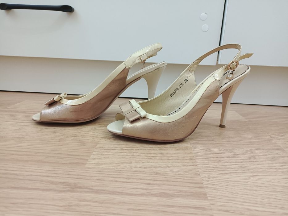 Продам женские босоножки