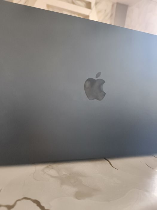 MacBook air m4 13-inch 16/256
