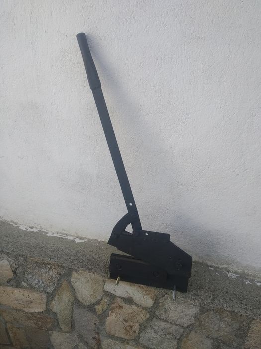 Продавам настолна ножица за ламарина може да реже от 1 до 4 ММ ламарин