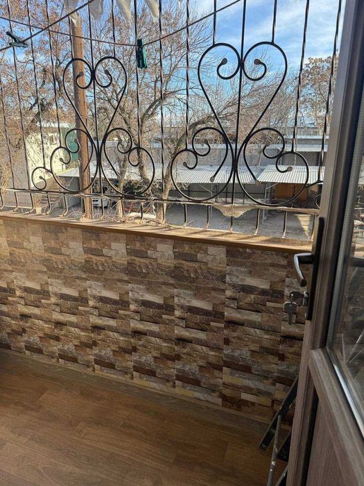 Продается 2-х комнатная в центре Чирчика