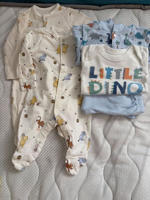 Запазени и нови бебешки дрешки