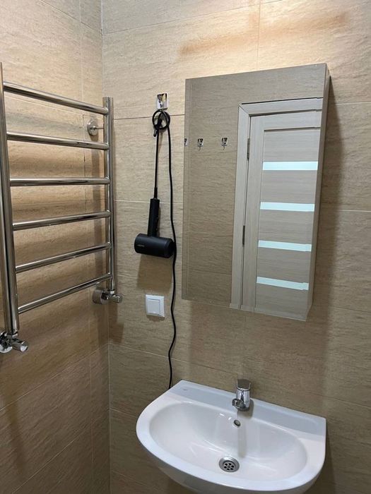 Manzara city 13 etajli dom 9 etajida
QULAYLIKLARI: HIGH TOW