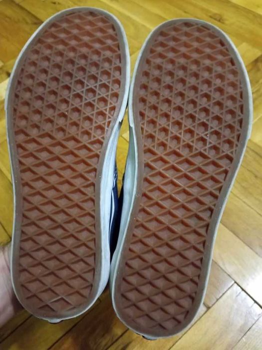 Nike и Vans: оригинални маратонки и футболни обувки, като нови!