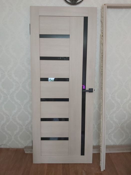 Продаю межкомнатную дверь б/у