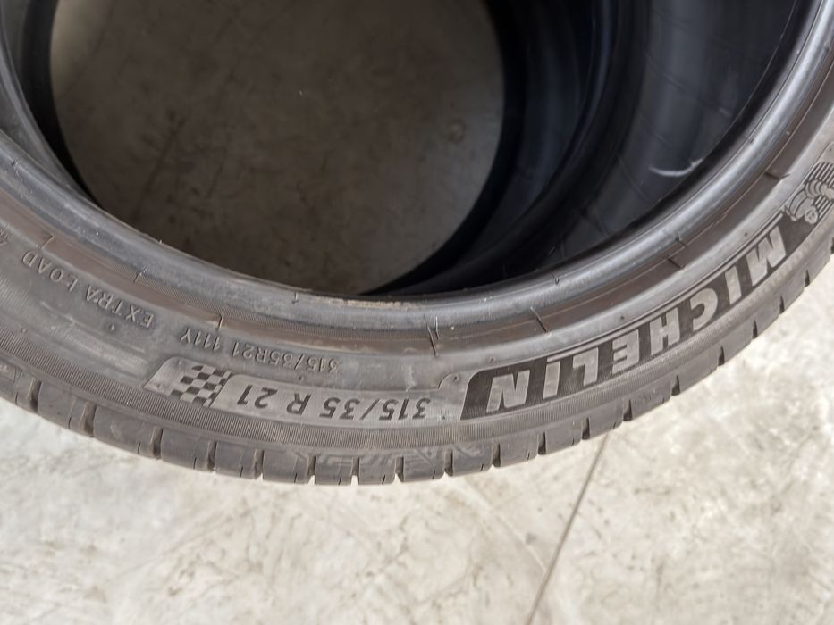 Vand 2 anvelope 315/35/21 michelin de vară ca noi