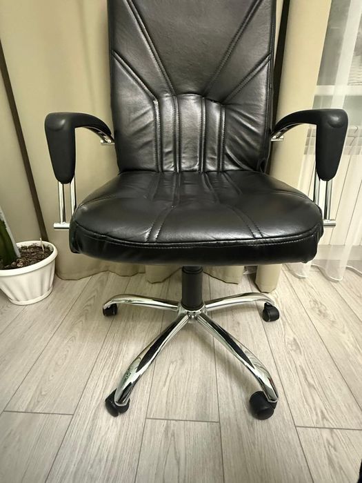 Продам офисное кресло