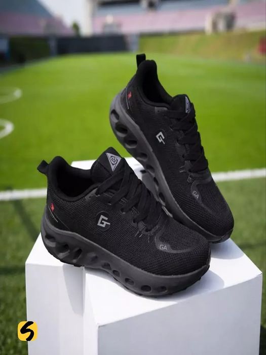 Erkaklar uchun yengil va qulay sport kirasopkasi