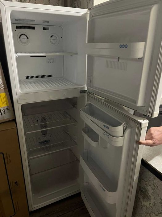 Холодильник.              .