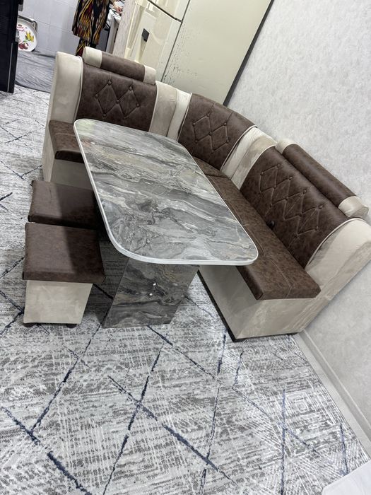 Хамйонбоб кухини угалок+ столи+ пуфиги.