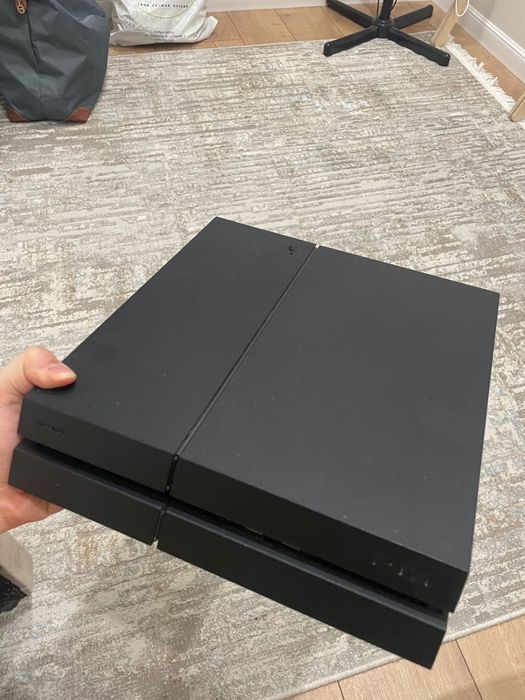 Продам Playstation 4