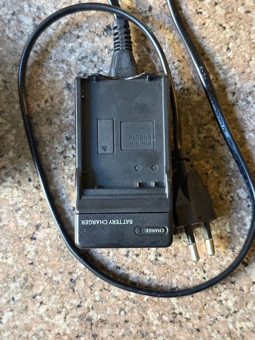 Продам фотокамеру Nikon D3500