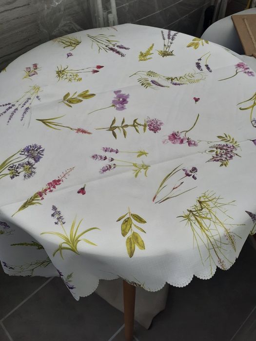 Трапезна маса и стол