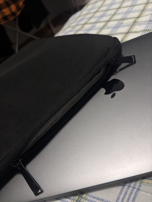 Premium Калъф за Лаптоп + Безплатен подарък