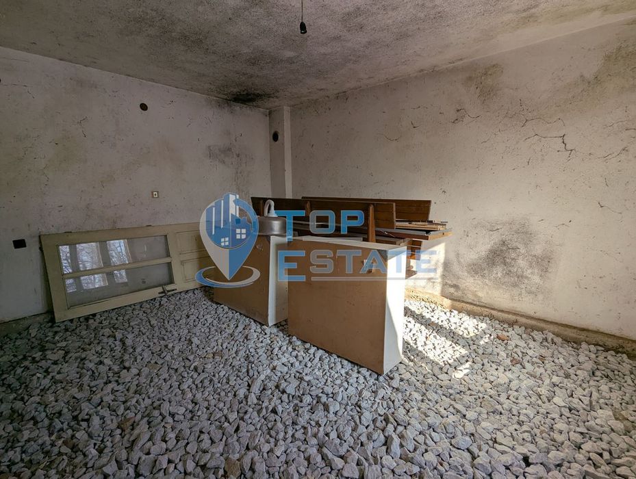 Двуетажна масивна къща с красива гледка в град Борово, област Русе