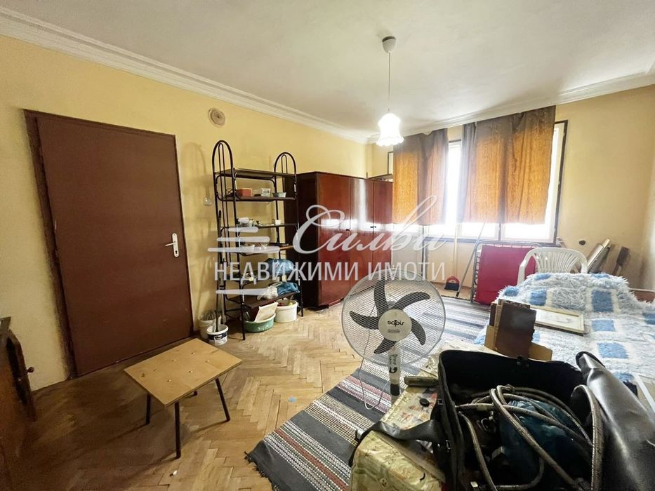 Тристаен ТУХЛЕН апартамент в района на Военно училище