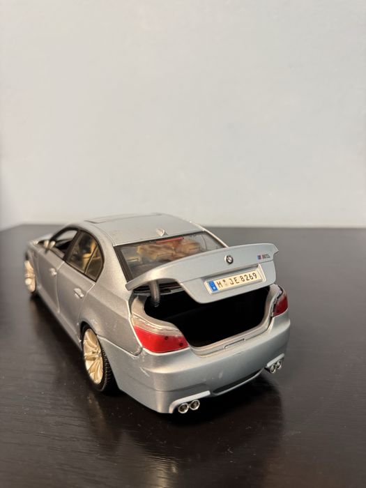 Vand macheta BMW M5 scara 1/18 rara