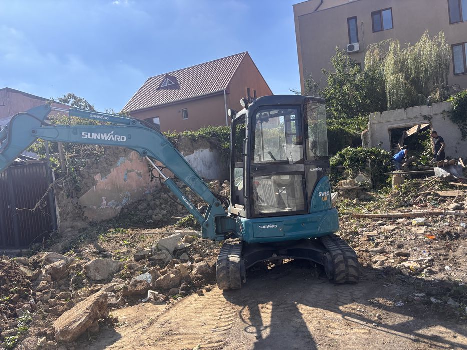 Miniexcavator  si  basculanta 5 tone de inchiriat