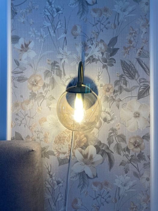 Aplică pentru perete