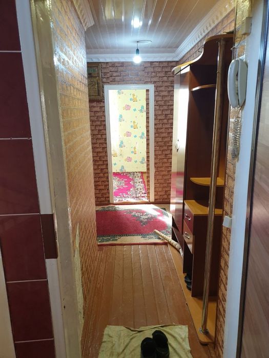 V Registane sdayotsya 2 komnatnaya kvartira v 3 etaje.