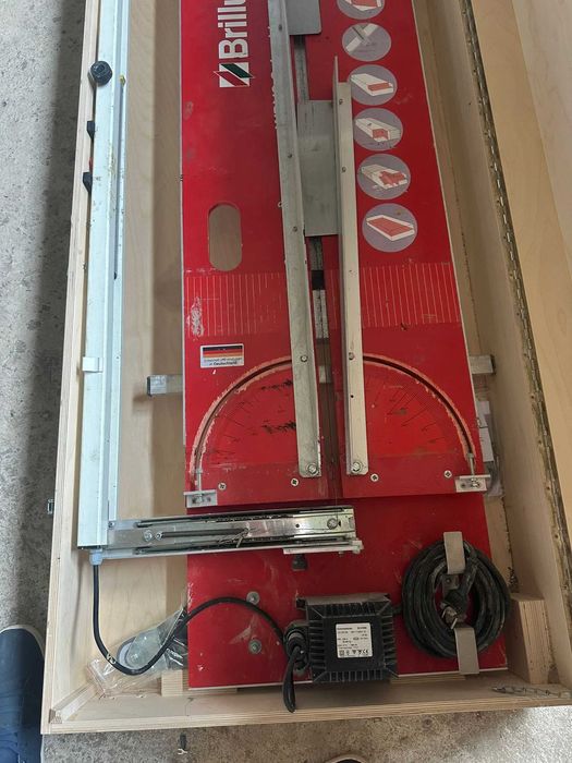 Mашина за рязана на стиропор Брилукс