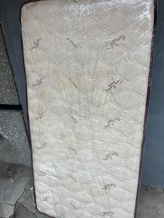 Легло  размер 70/140 см и матрак Пиер Кардин