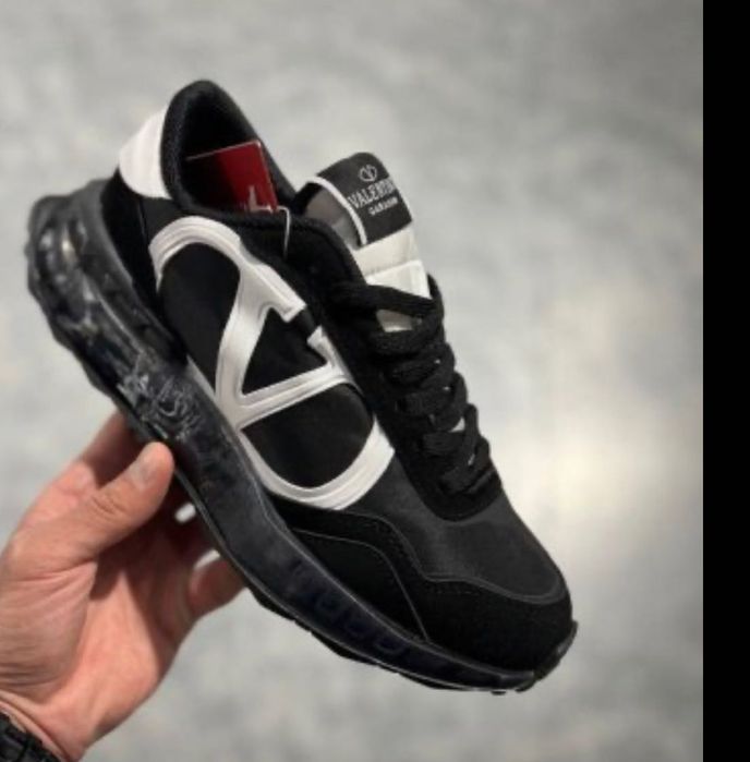 маратонки Valentino