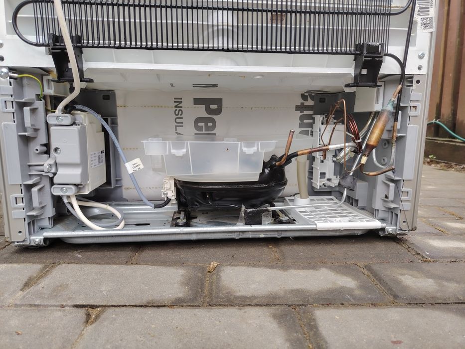 Combină frigorifică Siemens iQ500 (KG36EAL43) – Clasa A+++, Eficiență Germană