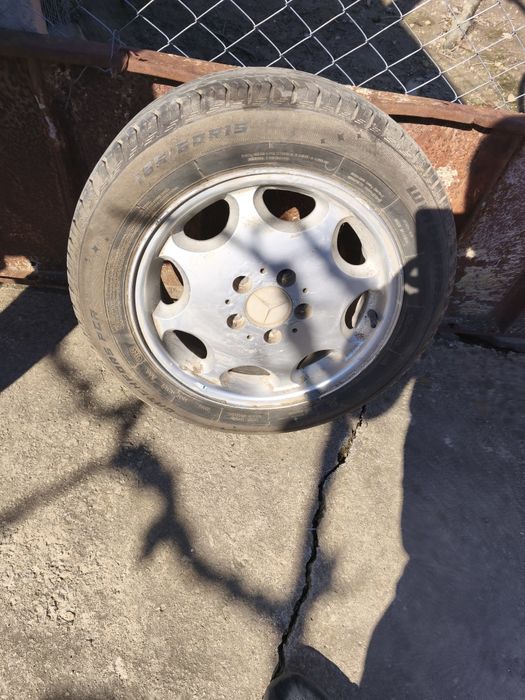 От Мерцедес А 140 продавам летни гуми, 4 броя със алуминиеви джанти