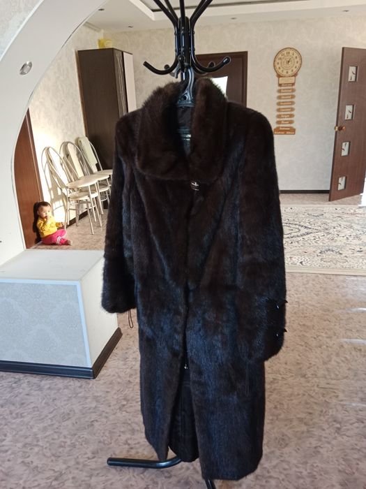 Көйлектер, шуба сатылады