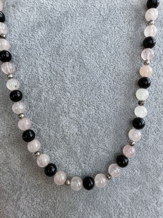 Colier confectionat manual din argint, onix si cuart roz