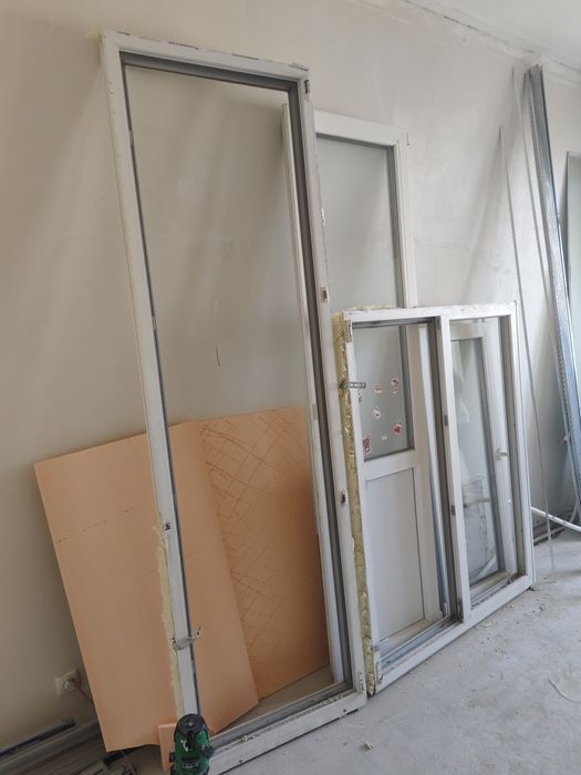 Продам раму пластик дверь окно