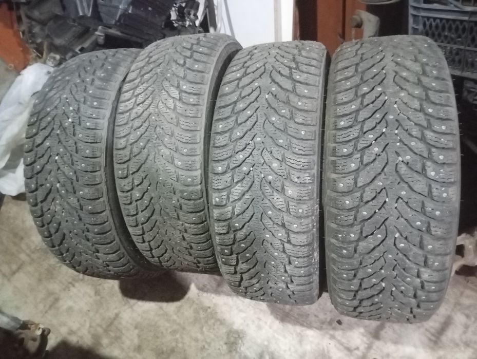 Продам шины комплект Нокиан Хакапелитта