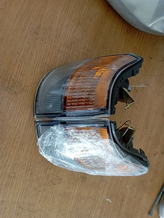 Поворотник передний