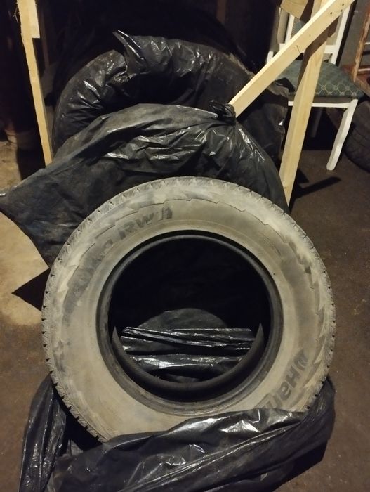 Продам зимние шины комплект