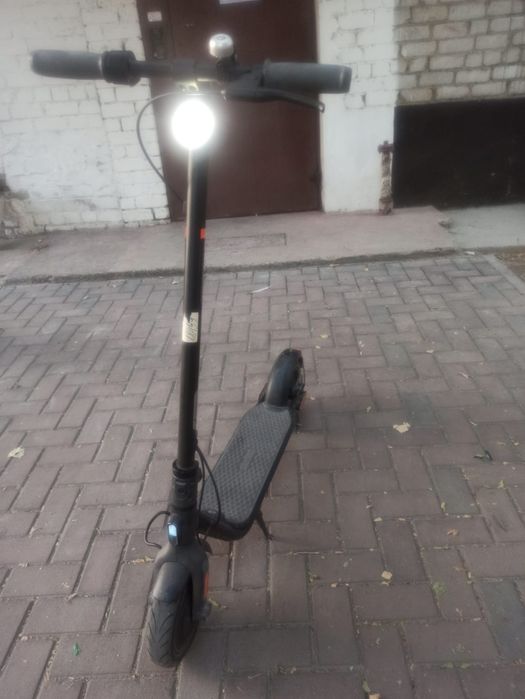 Самокат продаю ninebot
