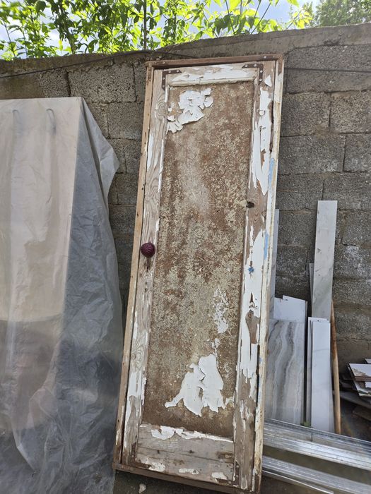 Продам дверь для туалета