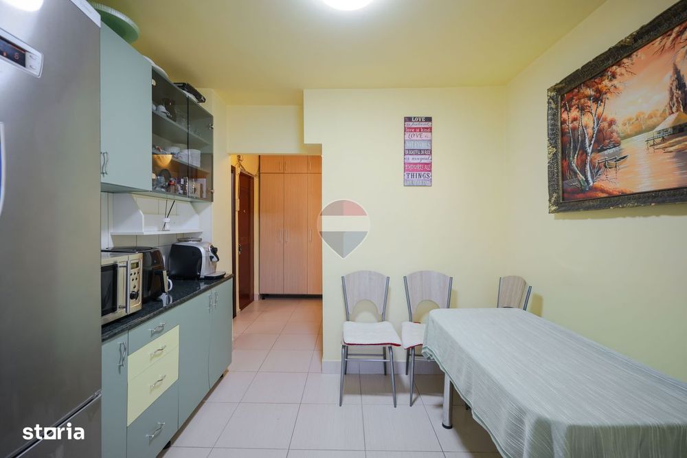 De vânzare apartament cu 3 camere , pe Strada Sovata - Oradea