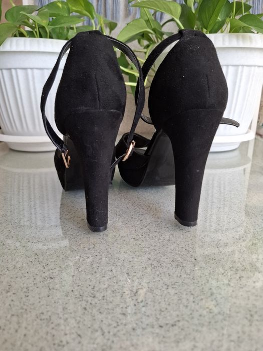 Босоножки . Продам .