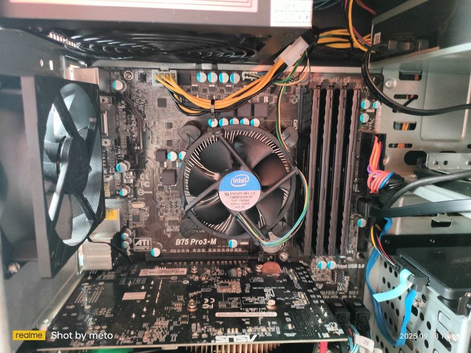 Intel Core i7 / 32 GB RAM / nVidia GTX 750 / 250 GB SSD / Wi-Fi