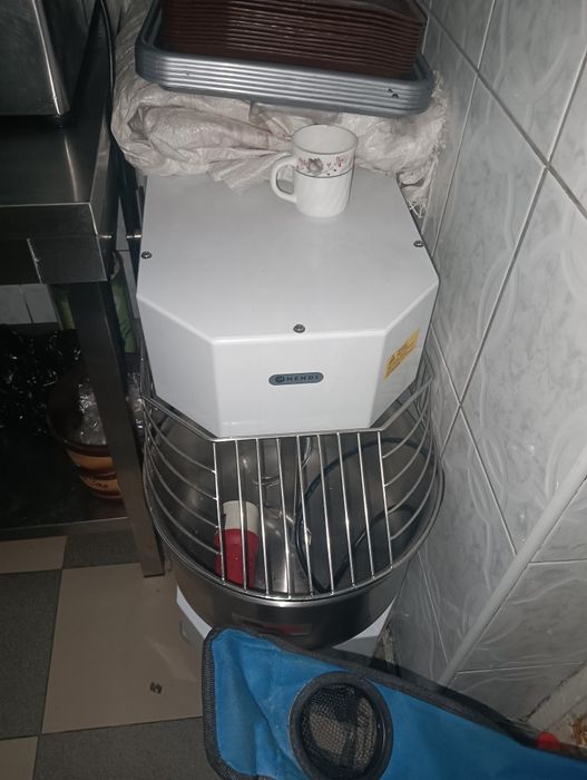 Vând linie completa patiserie covrigărie