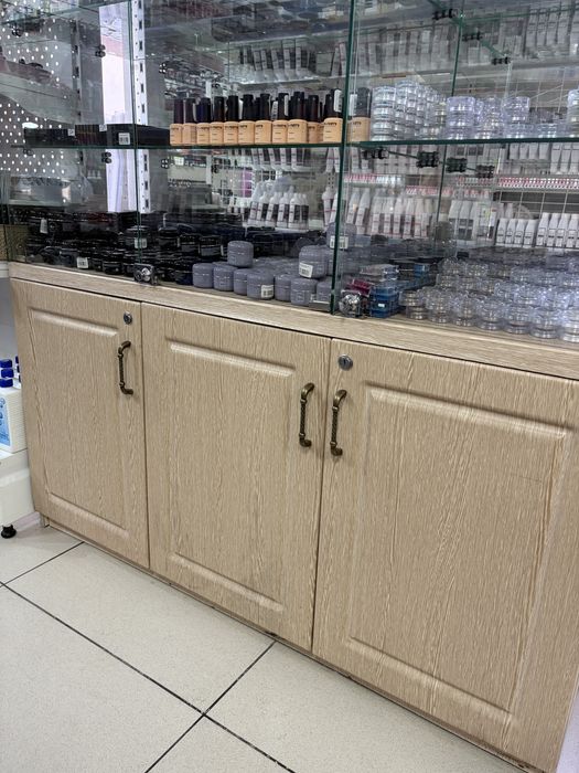 Шкаф-витрина , 3х дверный